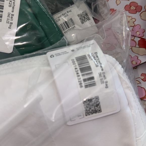 lululemon belt bag wear everywhere in white - Picture 8 of 10